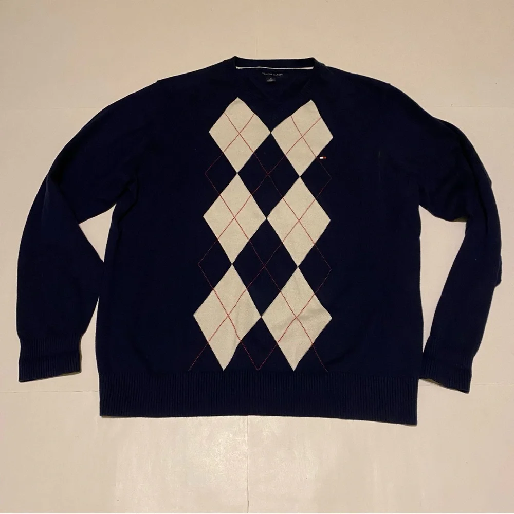 Tommy Hilfiger men’s V neck long sleeves sweater size medium